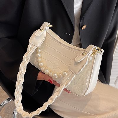 Axillary stone grain female small bag spring/summer 2022 new tide joker inclined shoulder bag chain fashion but small bread