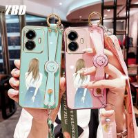 เคสโทรศัพท์สายรัดข้อมือ YBD สำหรับ VIVO Y35 Plus Y35 + เคสพร้อม Y16ฟรีสายคล้อง VIVO Y22S Y22 4G Y77 5G เคสสีลูกอมชุบไฟฟ้าพร้อมการป้องกันกล้องที่แม่นยำ