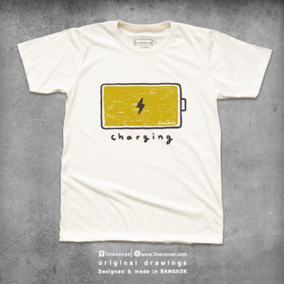 " Charging " t-shirt collection เสื้อยืดสีออฟไวท์ ลายชาร์จเเบต แบตสีเหลือง เสื้อคู่ เสื้อครอบครัว