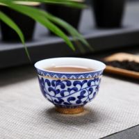 Yingke ถ้วยเครื่องชากระเบื้องถ้วยพร้อมจานรองชาสีน้ำเงินและดอกไม้สีขาวถ้วยถ้วยชากังฟูเซรามิก Jingdezhen กาแฟเหยือกไวน์เบียร์