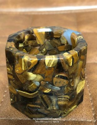 กระถางพลอยไฮโซทำจากพลอยไทเกอร์อาย(Tigers eye) ขนาด สูง4.5เซนติเมตร กว้าง 5.5เซนติเมตร ลึก 3เซนติเมตรเส้นผ่าศูนย์กลาง4.5