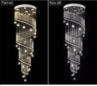โคมไฟคริสตัลหมุนบันไดห้องนั่งเล่นบ้านพักตากอากาศกลางอาคารกลางอาคารแบบบูธโคมไฟระย้าแขวน