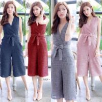 ME1895 Jumpsuit ทรง 5 ส่วน คอวีไขว้ งานแพทเทิลดีมากตัดเย็บอย่างดีเลยค่ะ เจาะกระเป๋าล้วง 2 ข้าง งานมีวิปหลัง เอวยืดสม็อคหลัง ที่เอวเย็บเชือกยาวติดไว้สำหรับผูกโบว์สวยๆ งานผ้าสลาฟ ลุคดูผู้ดีเรียบร้อยสวยหรูไฮโซ