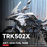 สำหรับ Benelli TRK502X Decal TRK 502X 502 X AK รถจักรยานยนต์สติกเกอร์ Tankpad Anti-Slip ถัง Pad สติกเกอร์ด้านข้างการใช้ถังเข่า Pads