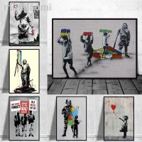 ☍Ouadros ภาพแอบสแตรกผนัง Banksy โปสเตอร์ศิลปะและพิมพ์กราฟฟิตี้สตรีทอาร์ทที่มีสีสันการตกแต่งผ้าใบวาดภาพภาพสำหรับห้องนั่งเล่น Cuadros