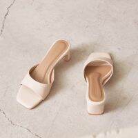 Kayla - Mule mid-heel sandals in LIGHT BEIGE รองเท้าแตะส้นสูง พร้อมสายคาดหนังทรงเว้า (หน้าเท้ากว้างเกิน 8.5 cm ต้องบวก 1 ไซส์)