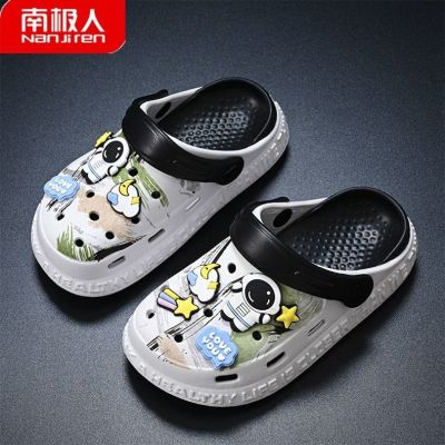 【Hot Sale】 Antarctic Astronaut Childrens Hole Shoes 2023 Boys Non-slip Soft Bottom Big All-match Outer Wear on the Beach