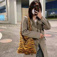 Fashion Leopard Crossbody Handbag Women Plush Casual Shoulder Messenger Bag