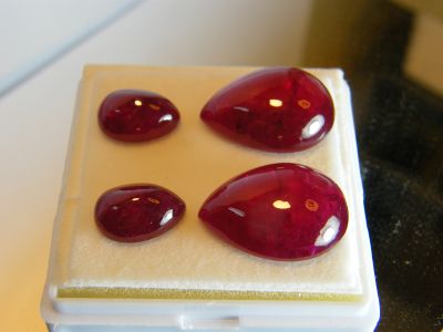 พลอย รูบี้ ทับทิม  รูปหยดน้ำ หนักรวม 82 กะรัต CARATS ....(1 เม็ด) สังเคราะห์ SYNTHETIC RUBY  OVAL   15X22MM มิลลิเมตร