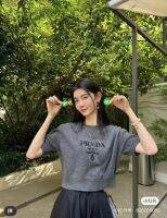 เสื้อกันหนาวแขนสั้น Prada ใหม่ในต้นฤดูใบไม้ร่วง