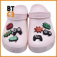 Aksesoris Sepatu เกมกันน้ำ BTC3พีวีซีทนทานเครื่องประดับ DIY รองเท้าแตะชายหาดดอกไม้มีรูกราฟิกพวงกุญแจโลหะตลกสำหรับรองเท้าแตะชายหาด Crocs