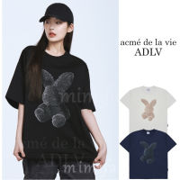 2023 new[acme De la vie] ใหม่ เสื้อยืดแขนสั้น ลาย ADLV BLACK FUZZY RABBIT ขนาดใหญ่ 2023