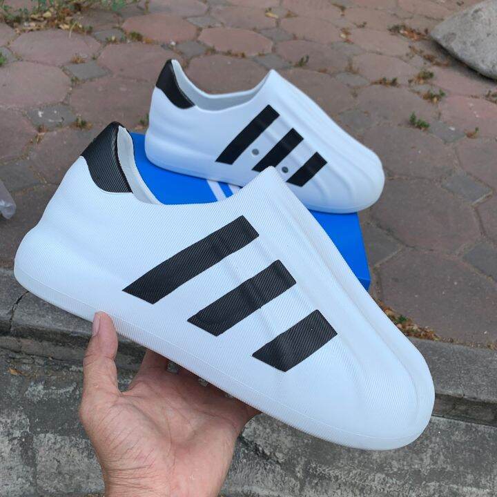 รองเท้าผ้าใบ-adidas-สีขาว-สินค้าพร้อมส่ง