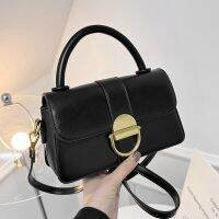 [COD] Cross-border retro square bag women 2023 new one-shoulder womens high-end niche design portable Messenger