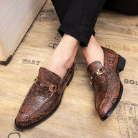 ผู้ชายหรูหราอิตาเลี่ยนรองเท้าผู้ชายฤดูใบไม้ร่วงชุดลำลอง Loafers หนังสีน้ำตาลออกแบบที่ไม่ซ้ำกันธุรกิจรองเท้าหนังนิ่ม M121