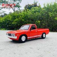 Maisto แบบจำลองรถจากโลหะอัลลอยด์รถกระบะ1:24รถยนต์ Nissan Datsun 1973 620สีแดงของตกแต่งศิลปะทำมือโมเดลเครื่องมือของเล่นแบบชุดสะสมของขวัญ