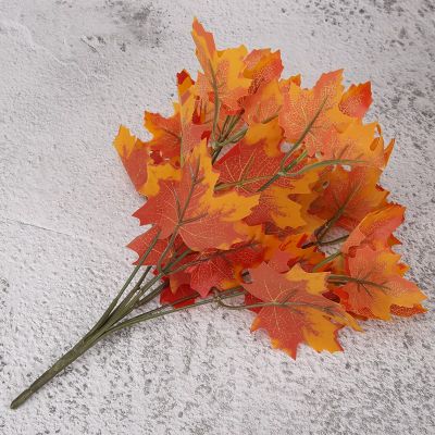 Artificial Maple Leaves Branches Autumn Leaves 5 Bundles Fall Decorations Outdoor UV Resistant Greenery Shrubs Plants Artificial Indoor Outside Hanging Planter Home Garden Decor