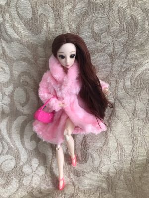 ตุ๊กตาบาร์บี้ ข้อต่อ รุ่นถุงชุดเฟอร์ขน สีชมพู