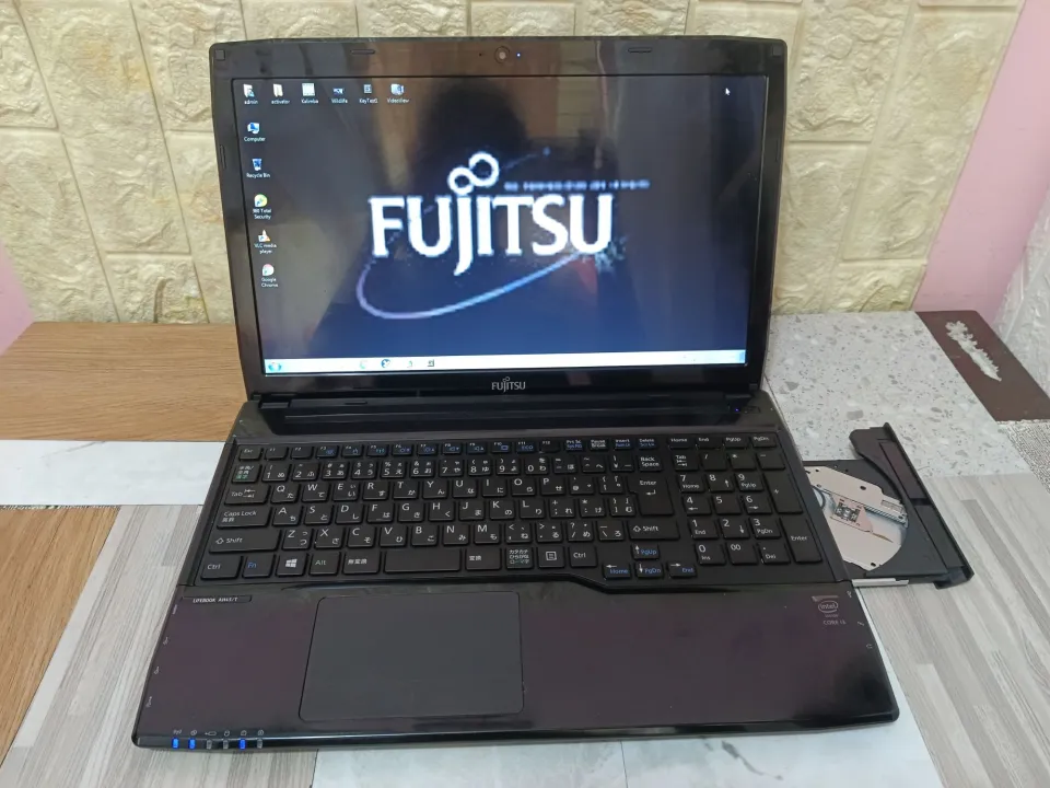 Slim Glossy Black Original High Quality Japan Laptop Fujitsu