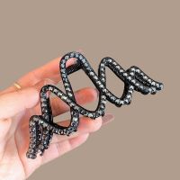 2023 Spring Large Claw Clip for Thick Hair Women Hairpin Simple Geometric Crystal Metal Hair Clips Shark Grab Hairclip Haar Klem