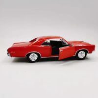 【On Sale】 Sarkar Express โมเดลรถคลาสสิกอัลลอยด์โลหะ1/24สีแดงโมเดลรถยนต์ PONTIAC GTO วินเทจสำหรับการสะสมแบบไม่มีกล่อง