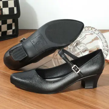 Leather hot sale closed shoes