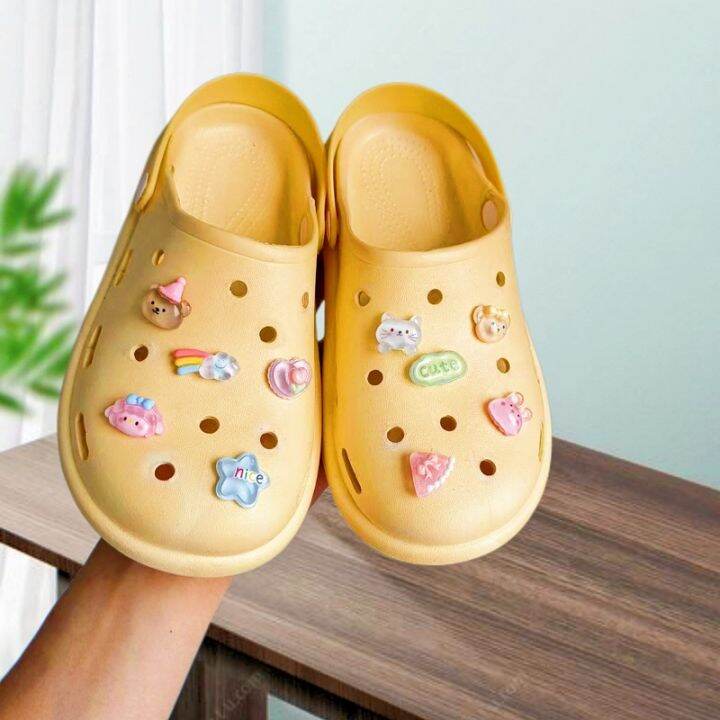 10ชิ้น เซ็ต Crocs Jibbitz รองเท้ามีเสน่ห์ดอกไม้ใสสีรุ้งอุปกรณ์เสริมหมีเรซินอุดตันหัวเข็มขัด