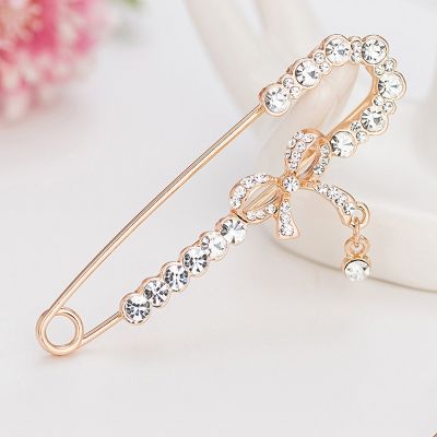 Crystal Rhinestone Brooch For New Flower Pendant Pins Women Cardigan Scarf Buckle Clips Hat Clothes Simple Lapel Pin Accessories