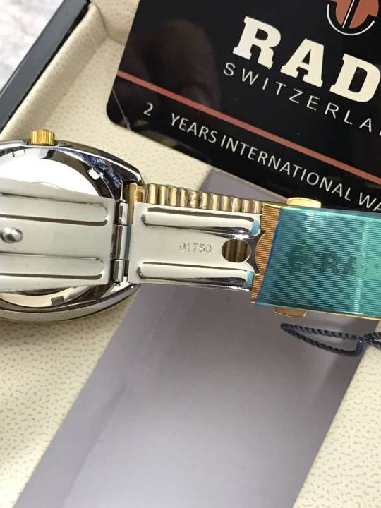 นาฬิกา-ราโด้-รุ่น-เดียสตาร์-หน้าปัดสีดำ-gold-dial-diamond-36-mm-automatic-men-s-watch-รับประกันภาพถ่ายจากสินค้าจริง