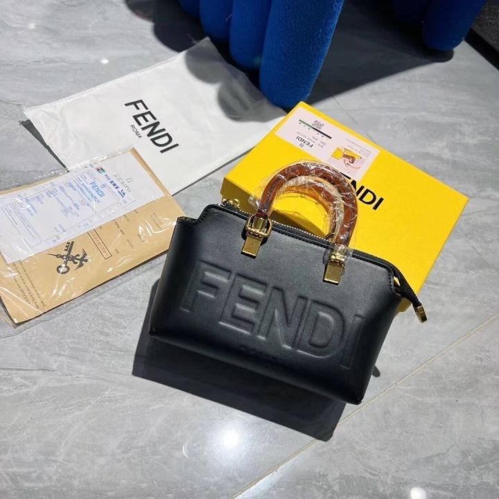 new-กระเป๋าสะพายข้างเฟนดิ-ทรงหมอนเหลี่ยม-เกรดพรีเมียม-สินค้ามีกล่อง
