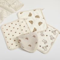 【CW】 Baby Bibs and Burps Cartoon Handkerchief Cotton Four Layers Gauze Face