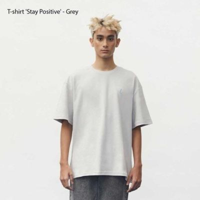 เสื้อยืดคอกลม สีเทา แขนสั้น VELENCE  T-shirt  รุ่น STAY POSITIVE Collection  Grey [ XS ]