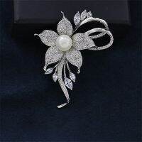 Brooches Women Pearl