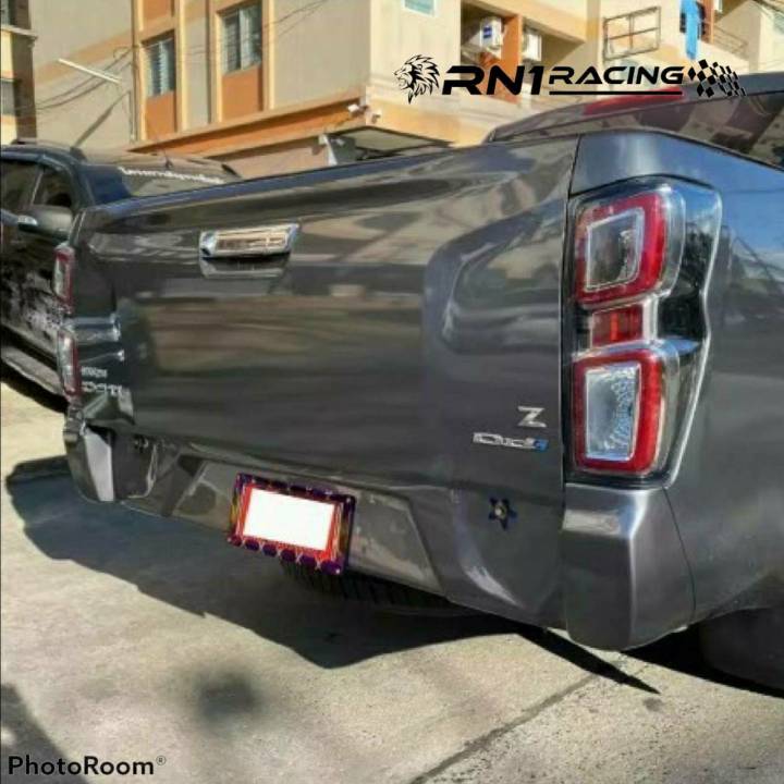 ปิดท้ายอีซูซุ-2020-2022-isuzu-d-max-2020-2022-สีเทาแรมโบ้-อีซูซุตัวสูง-rn1-racing-แผ่นปิดท้ายอีซูซุโฉมใหม่-งานไฟเบอร์ขึ้นรูปเข้ากับท้ายรถ