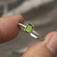 แหวนพลอยกรีนทัวมาลีน (Green Tourmaline) ตัวเรือนเงินแท้ 92.5% ชุบทองคำขาว ไซส์นิ้ว 58 หรือเบอร์ 8.5 US สินค้ามีใบรับประกัน