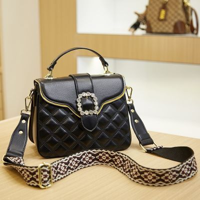[COD] 2022 summer new fashion all-match wide webbing Messenger bag foreign air rhombic chain shoulder female