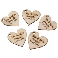 ❍❀ 30 Pieces Personalized Engraved Wood Hangs Love Heart Centerpieces Wedding Table Decoration Favors Customized Candy Tags