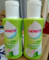 2 Chai Dung dịch vệ sinh phụ nữ Lactacyd lá trầu không và nước hoa hồng 60ml