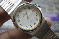 นาฬิกา Vintage มือสองญี่ปุ่น BUREN SWISS ระบบ QUARTZ ผู้ชาย ทรงกลม กรอบเงิน หน้าขาว หน้าปัด 36มม. ตัวเรือนสแตนเลสใช้งานได้ปกติ สภาพดี ของแท้ ไม่กันน้ำ