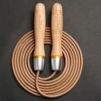 เชือกกระโดดแบบปรับได้ Universal Metal Bearing ด้ามไม้ผู้ใหญ่ Faux Leather Jump Rope