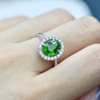 Tsavorite Diamond Ring แหวนพลอยซาโวไรท์ พลอยโกเมนแท้สีเขียวสดใส ล้อมด้วยเพชรแท้ ตัวแหวนทองขาว18k