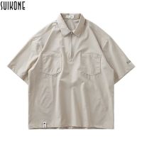 ◊✴☂ Suikone เสื้อโปโลผู้ชายสไตล์ฮ่องกงใหม่สีทึบเรียบง่ายเสื้อยืดลำลองยอดนิยมของญี่ปุ่นแขนสั้น