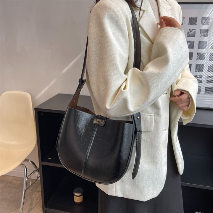 Selling best sale vintage handbags