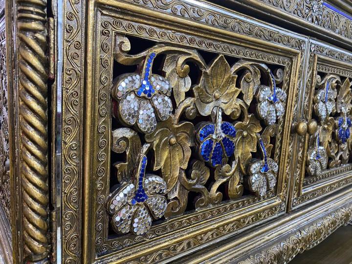 ค่าส่งถูก-จัดส่งทั้งตู้-ตู้ไม้แกะสลัก-ตู้วางทีวี-ลายฟักทอง-กว้าง-100-ซม-ทำสีทองเก่าโบราณ-เดินเส้น-แต่งติดกระจกสี-tv-stand-wooden-carved-cabinet-100-cm