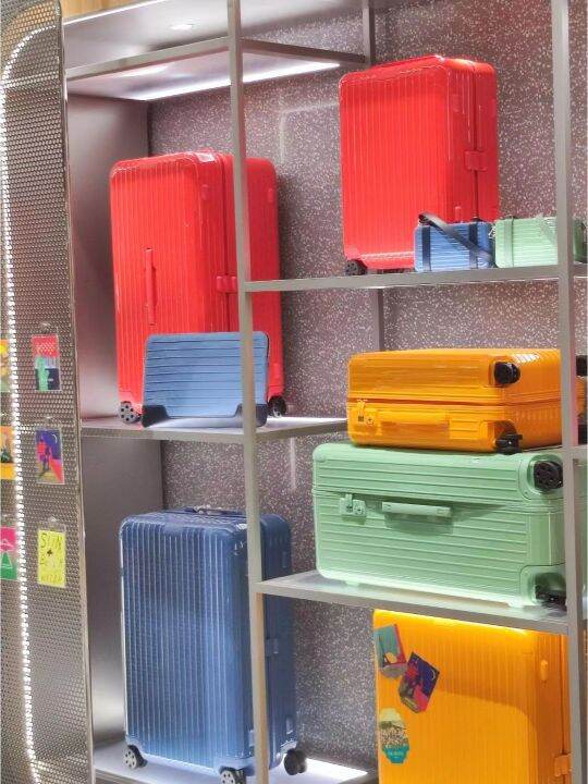 Rimowa luggage promotion promotion promotion, polycarbonate, aluminum