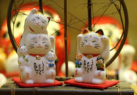 DecCool แมวกวัก แมวนำโชค Lucky cat Maneki Neko เรียกลูกค้า โชคลาภ เงินทอง ตกแต่ง ของขวัญแต่งงาน เซรามิค เรซิ่น