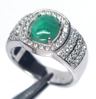 แหวนผู้ชายพลอยแท้ มรกต(Emerald) 7 x 9 mm. ล้อม โทปาสขาว เงินแท้ 925 ชุบทองคำขาว ไซร์แหวน 8.5