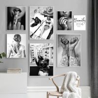 ✾♟■ สาวสูบบุหรี่ผู้หญิงและ G orilla ภาพวาดสีดำสีขาวเซ็กซี่ริมฝีปาก Lady Wall Art ผ้าใบพิมพ์โปสเตอร์ Retro ภาพแฟชั่นภาพตกแต่ง