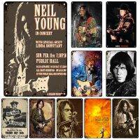 ป้ายดีบุกโลหะวินเทจของนักร้อง Neil Young-เหมาะสำหรับโปสเตอร์ย้อนยุคและการตกแต่งผนังอุตสาหกรรมในบาร์คลับและบ้าน