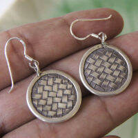 Circle woven nice  earrings pure silver Thai Karen hill tribe วงกลมสานสวยงามไทยตำหูเงินกระเหรี่ยงทำจากมือชาวเขางานฝีมือสวยของฝากที่มีคุณค่าของฝากถูกใจ